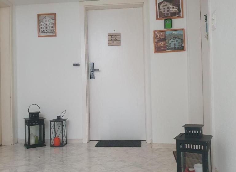 غرفة قياسية حمام مشترك, Buongustaio Fereinzimmer Room Inside A Flat
