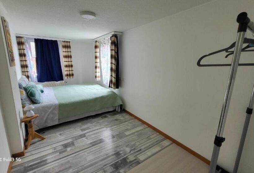 غرفة قياسية حمام مشترك, Buongustaio Fereinzimmer Room Inside A Flat