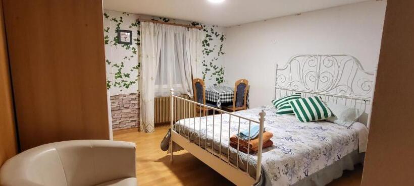 غرفة قياسية, Buongustaio Fereinzimmer Room Inside A Flat