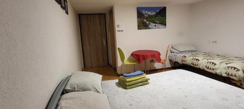 غرفة قياسية, Buongustaio Fereinzimmer Room Inside A Flat