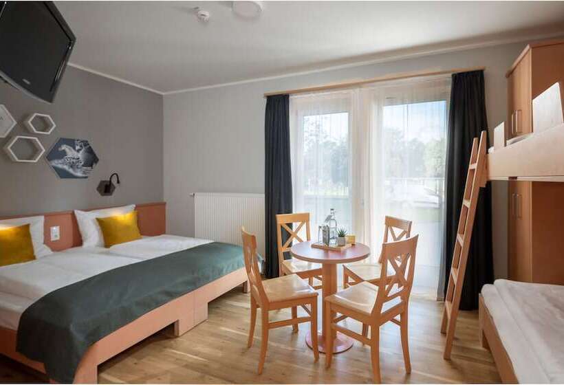 Standard Quadruple Room, Jufa Familienresort Kempten Im Allgäu