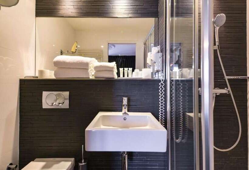 اتاق کلاسیک, First Hotel Paris Tour Eiffel
