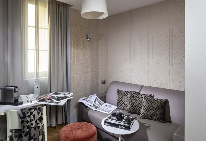 Suite, First  Paris Tour Eiffel