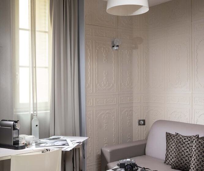 سوییت, First Hotel Paris Tour Eiffel