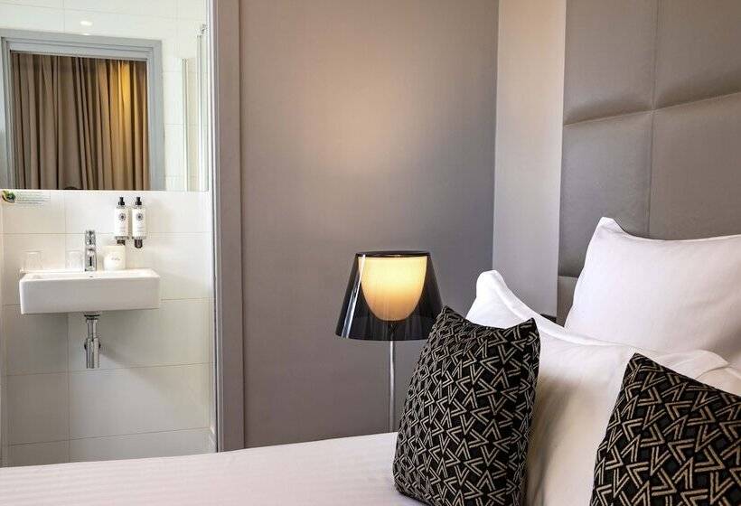 سوییت, First Hotel Paris Tour Eiffel