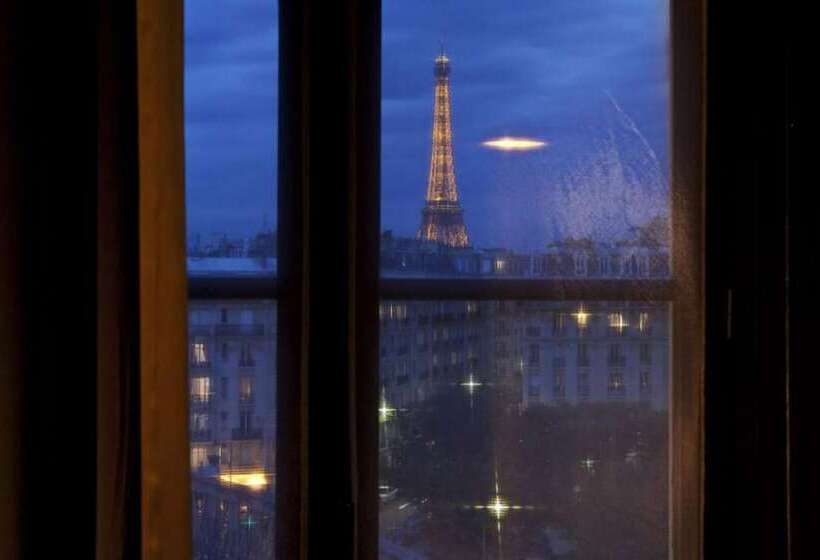 سوئیت با چشم‌انداز, First Hotel Paris Tour Eiffel
