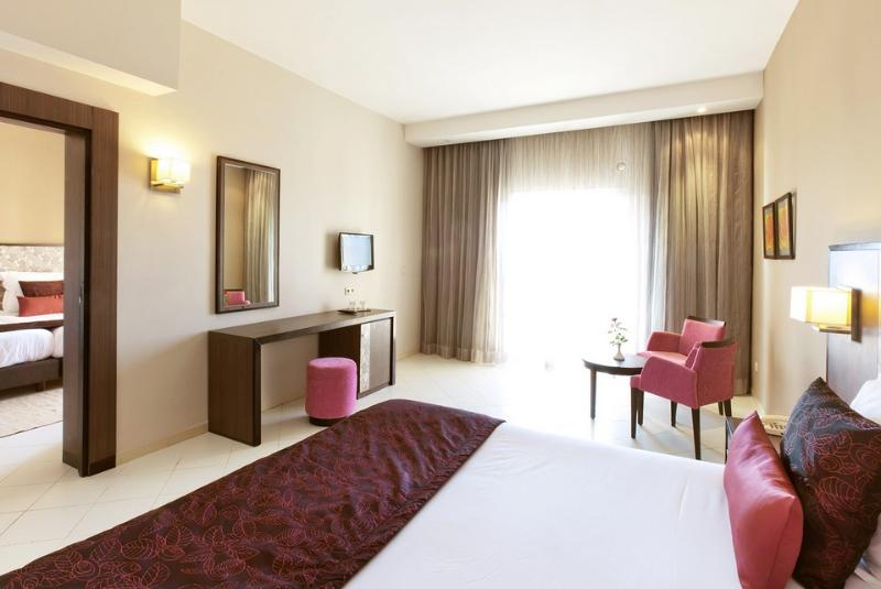 سوییت, First Hotel Paris Tour Eiffel