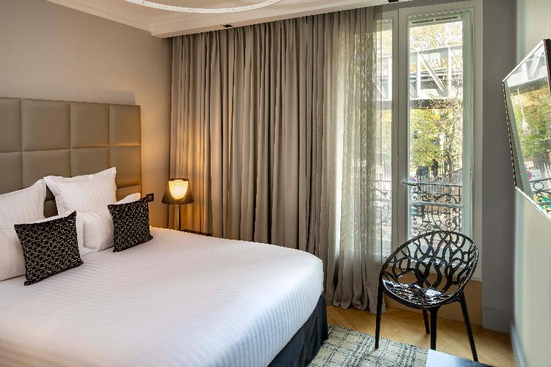 سوییت, First Hotel Paris Tour Eiffel