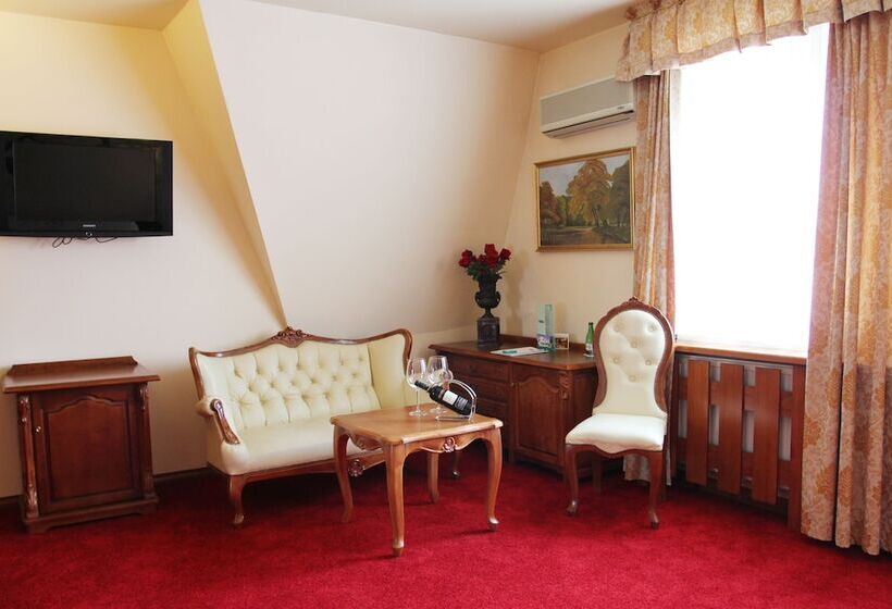 1 Bedroom Apartment, Mat S