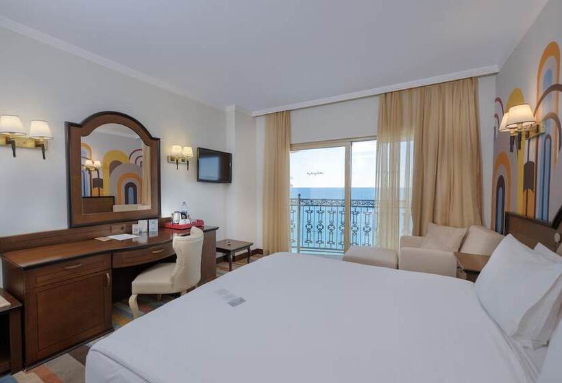 اتاق سه نفره دلوکس با چشم‌انداز دریا, Megasaray Westbeach Antalya