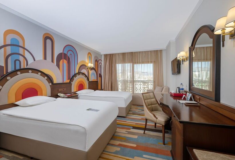 اتاق لوکس با چشم‌انداز شهر, Megasaray Westbeach Antalya