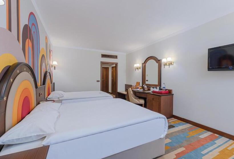 اتاق سه نفره دلوکس با چشم‌انداز دریا, Megasaray Westbeach Antalya