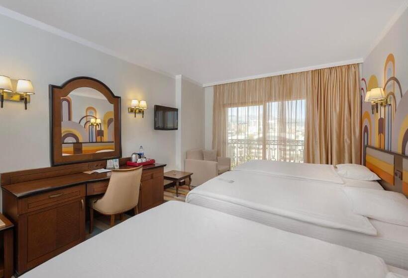 اتاق لوکس سه تخته, Megasaray Westbeach Antalya