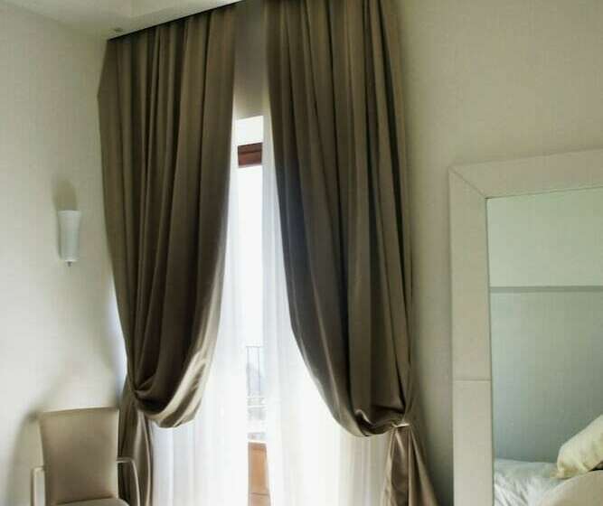 اتاق اجرایی, Metropole Taormina