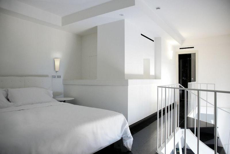 اتاق اجرایی, Metropole Taormina