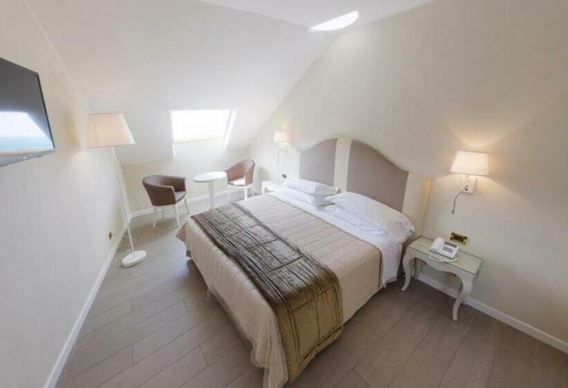 سوئیت پنت هاوس, Miramare & Spa