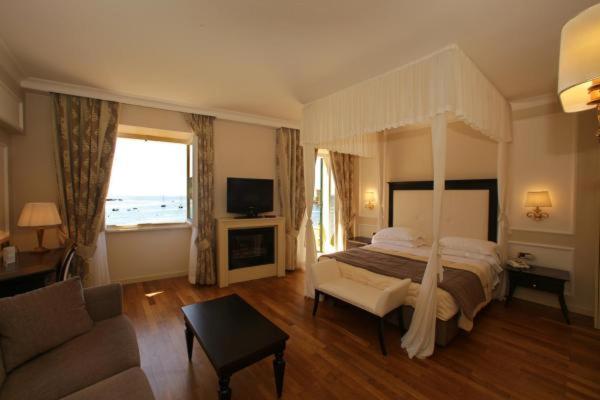 سوئیت جونیور با تراس, Miramare & Spa