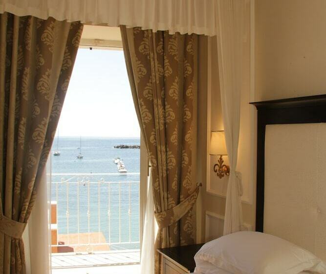 Junior Suite met Uitzicht op Zee, Miramare