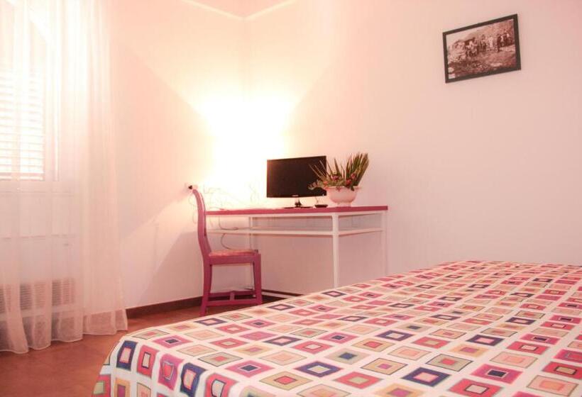 Standard Triple Room, O'Scià