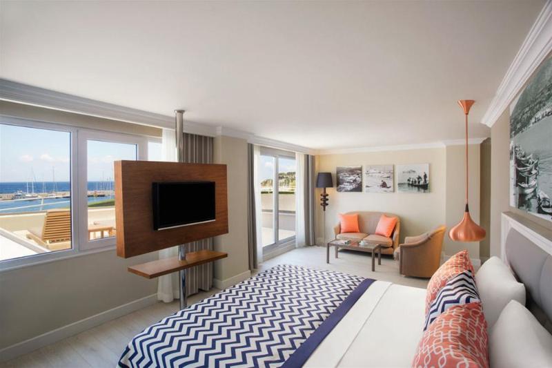 سوییت با چشم‌انداز استخر, Paloma Marina Suites  Adult Only