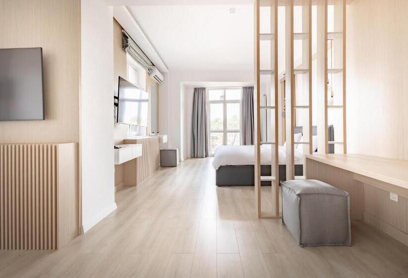 Deluxe Suite King Bed, Piccolo Mondo By Citybookings