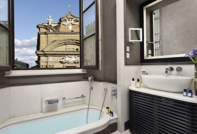 سوییت اجرایی, San Firenze Suites & Spa