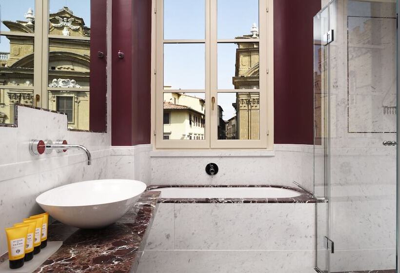 سوییت اجرایی, San Firenze Suites & Spa