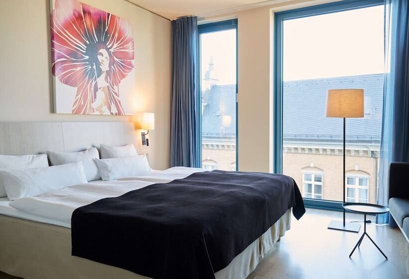 Standard Room King Size Bed, Scandic Hamburg Emporio