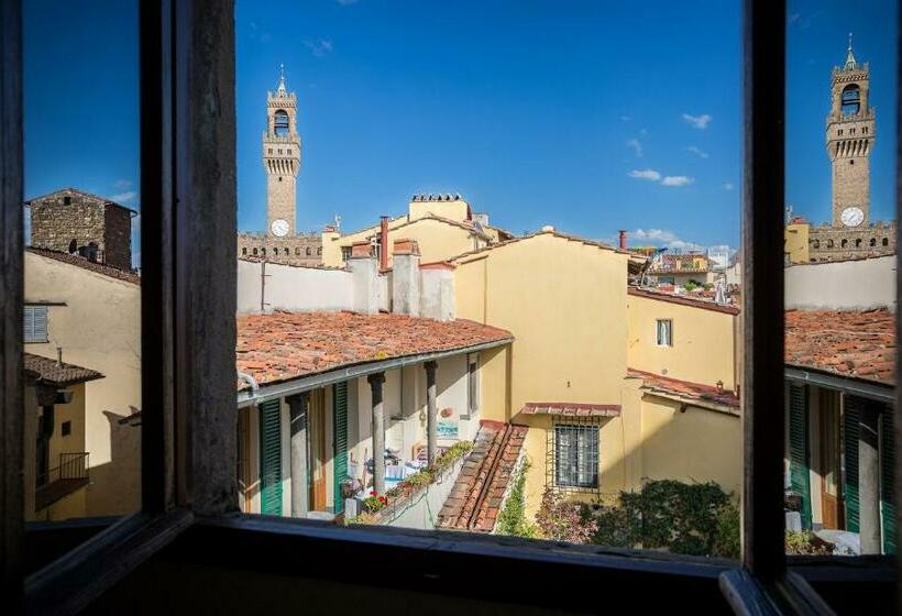 Superior Room, Torre Guelfa Palazzo Acciaiuoli