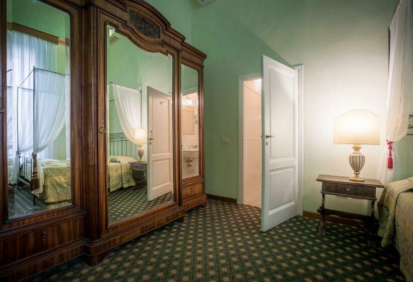 اتاق استاندارد چهار تخته, Torre Guelfa Palazzo Acciaiuoli