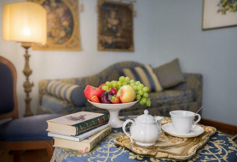 Junior Suite, Torre Guelfa Palazzo Acciaiuoli