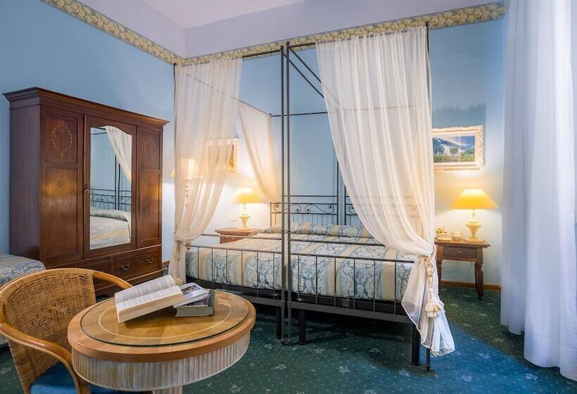 اتاق استاندارد چهار تخته, Torre Guelfa Palazzo Acciaiuoli