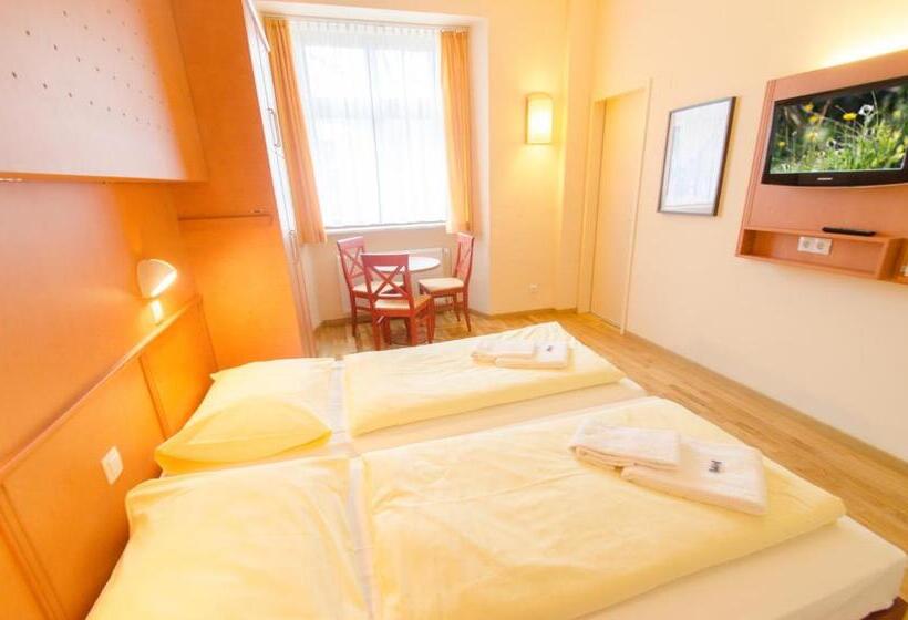 Standard 5-Personen Zimmer, Jufa  Meersburg Am Bodensee