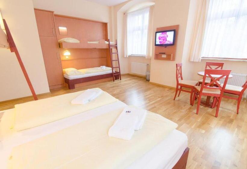 اتاق پنج‌تخته استاندارد, Jufa Hotel Meersburg Am Bodensee