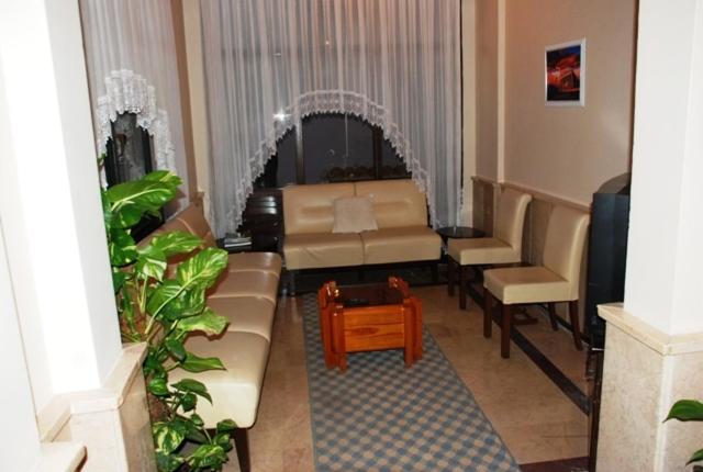 اتاق استاندارد با چشم‌انداز باغ, Kerman Hotel