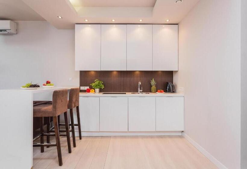 استودیوی استاندارد, Platinum Residence
