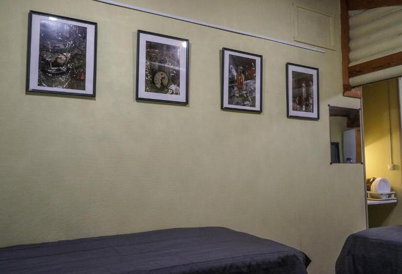 Economy Triple Room, Art Hotel Juna