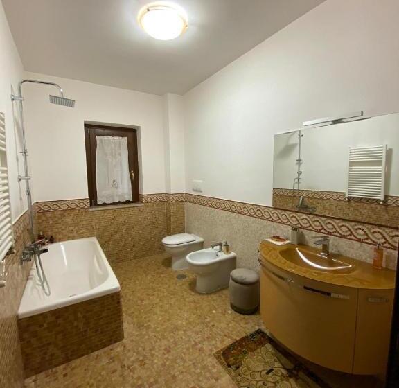 اتاق خانوادگی, B&b Rossella