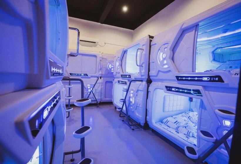 تختخواب در اتاق مشترک, Hashtag.capsule.hostel