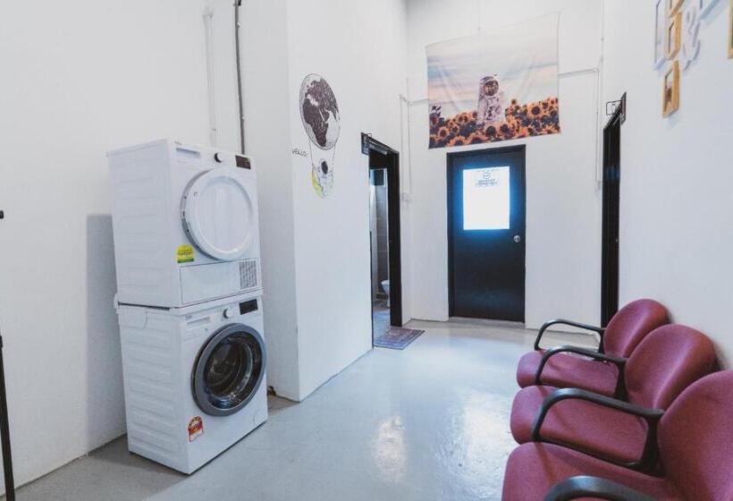 تختخواب در اتاق مشترک, Hashtag.capsule.hostel