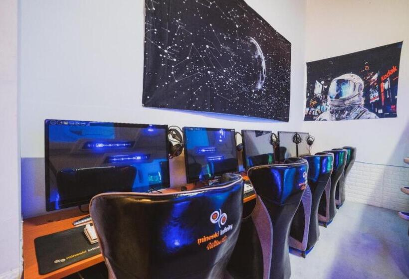 تختخواب در اتاق مشترک, Hashtag.capsule.hostel