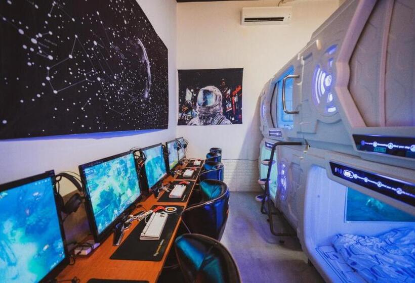 تختخواب در اتاق مشترک, Hashtag.capsule.hostel