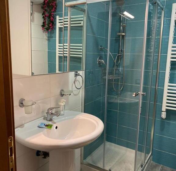 اتاق استاندارد چهارنفره با بالکن, La Torre B&b