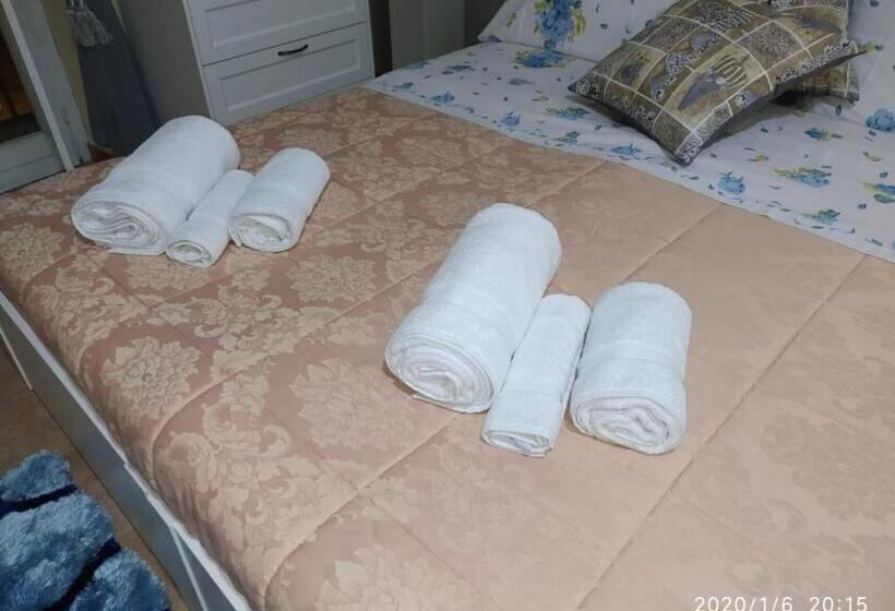 اتاق استاندارد چهارنفره با بالکن, La Torre B&b