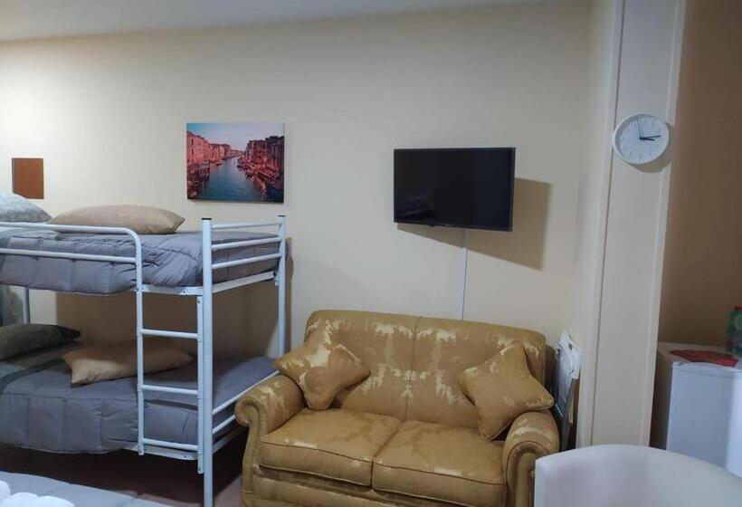 اتاق استاندارد چهارنفره با بالکن, La Torre B&b