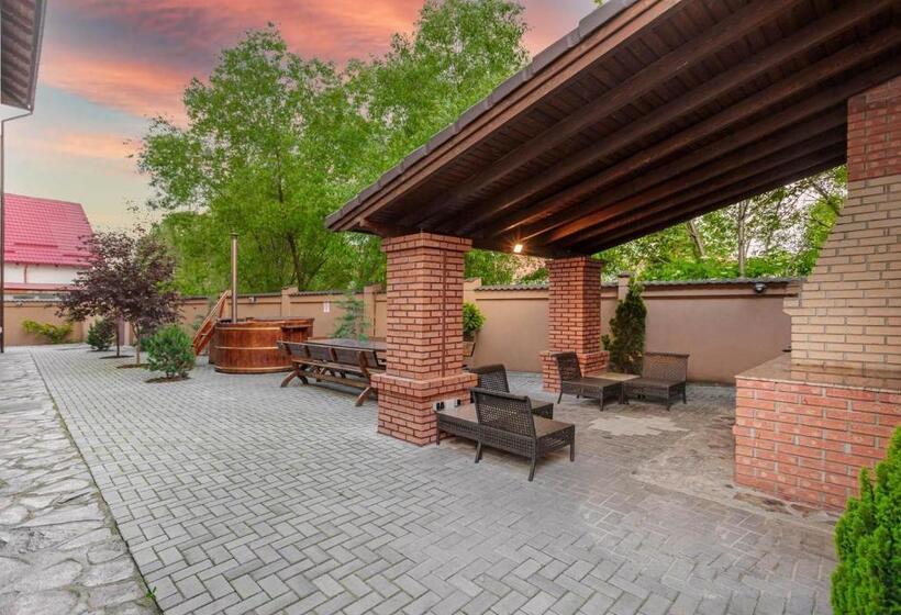 استودیو استاندارد با تخت کینگ, Transilvania Mansion