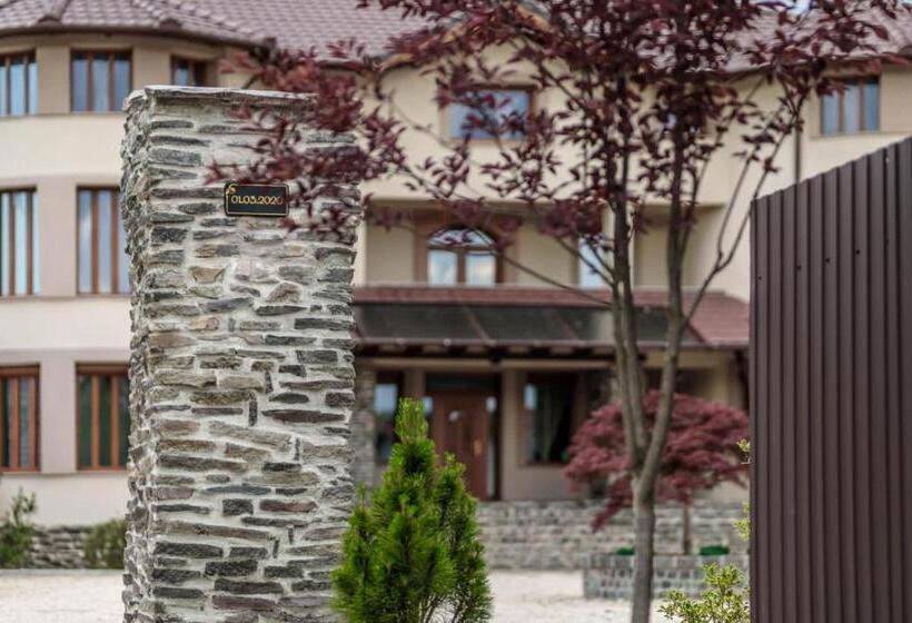استودیو استاندارد با تخت کینگ, Transilvania Mansion