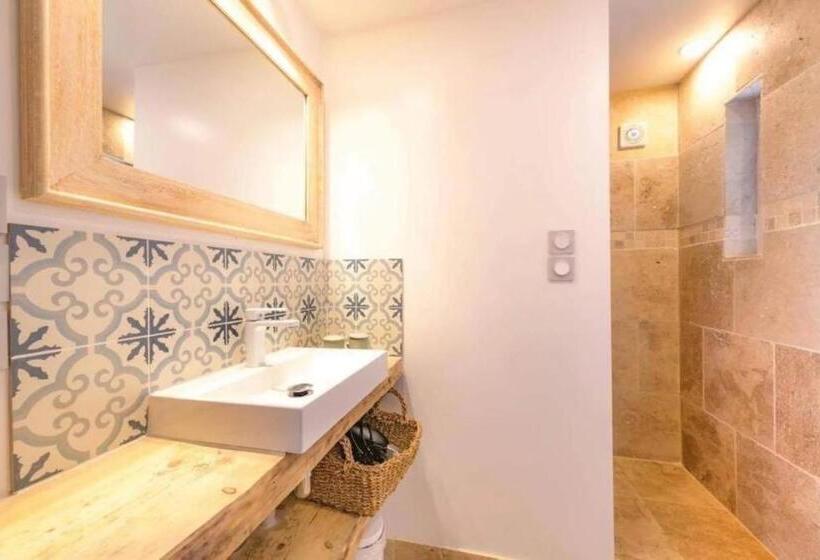 آپارتمان 1 خوابه با تراس, Chambres D Hôtes La Mascrabiere Bed & Spa
