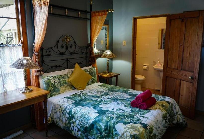 Economy Triple Room, Outentique Accommodation