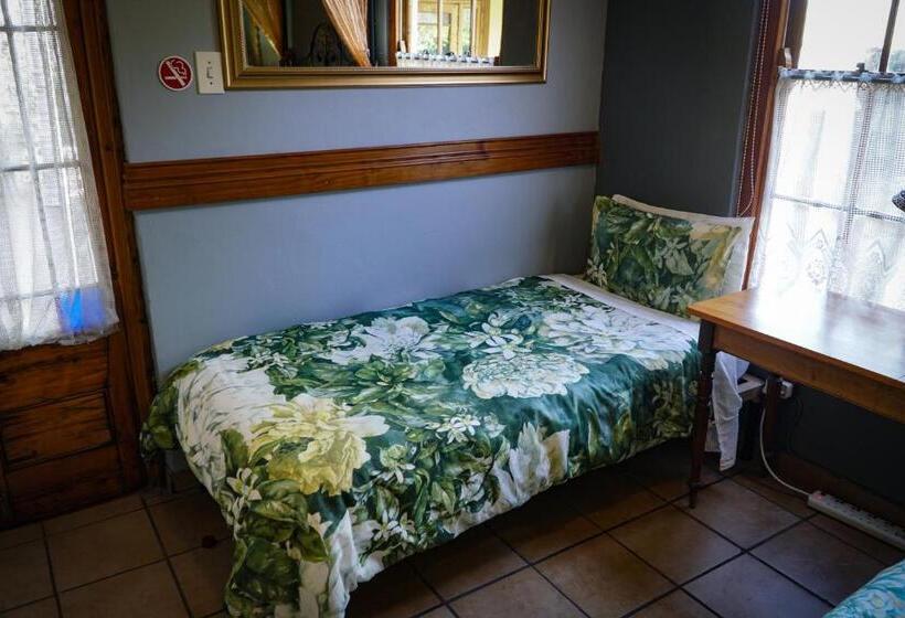 Economy Triple Room, Outentique Accommodation